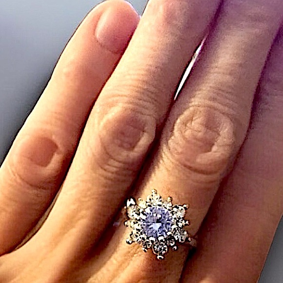 Silver Snowflake Shaped Cubic Zirconia Ring .925 NWT - Picture 5 of 7